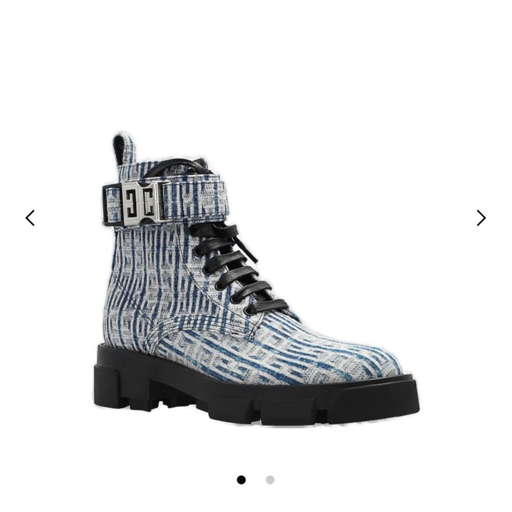 Givenchy
Givenchy Terra Heeled Ankle Boots